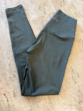 NVGTN High-Waist Leggings in Olive Green